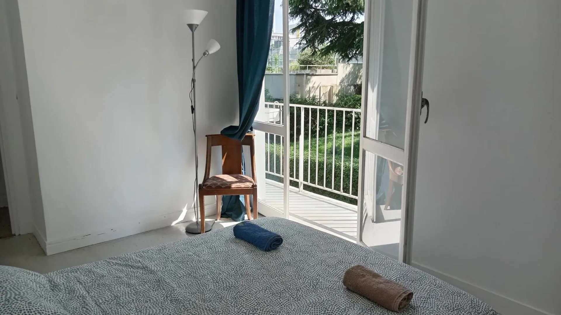 Chambre Double Lumineuse Paris Centre Deux Pas Du Metro Homestay