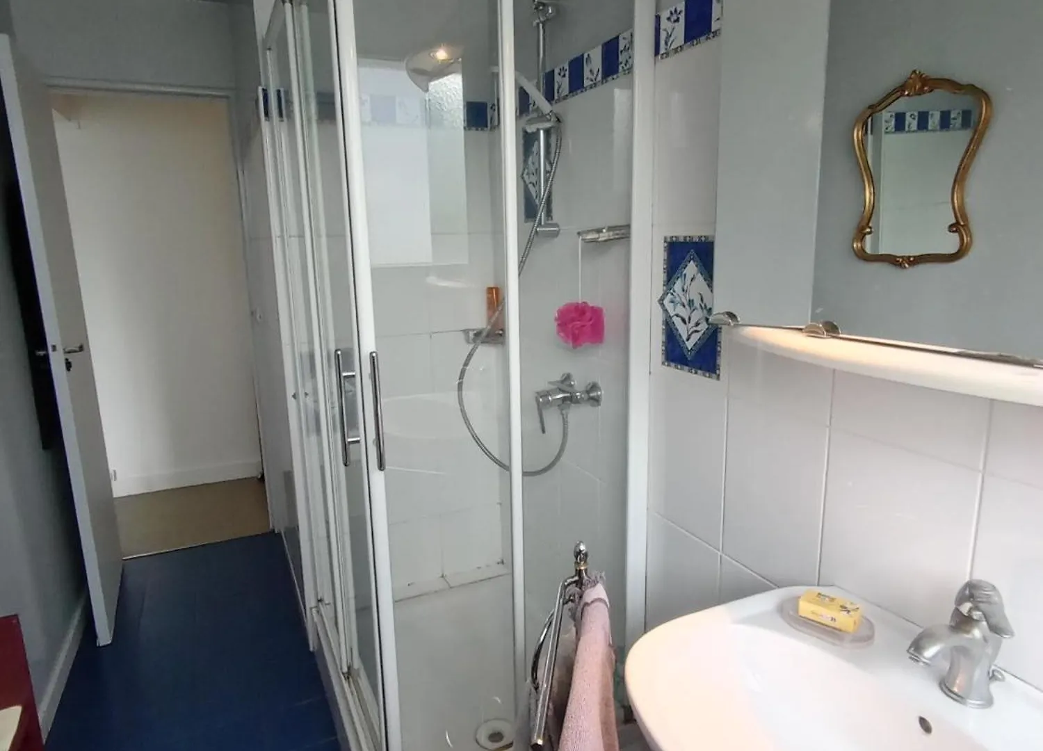 Chambre Double Lumineuse Paris Centre Deux Pas Du Metro Homestay